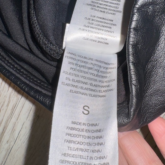 Lysse Black Textured Faux Leather Leggings Control Top S - Picture 7 of 15